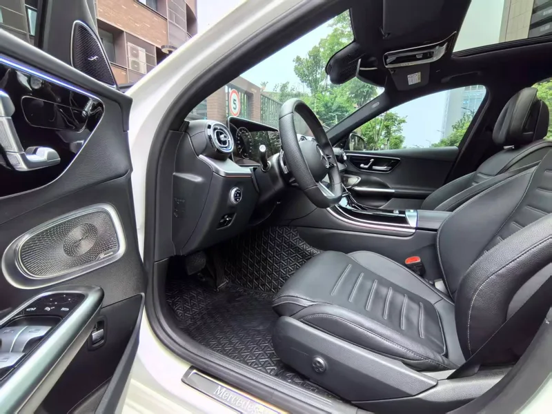 Mercedes-Benz C-Class 2022 C 260 L Version sportive de la nuit Hao intérieur photo 6