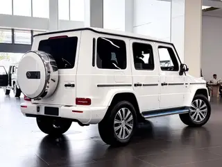 Mercedes-Benz G-Class 2024 G 500 intérieur photo 8