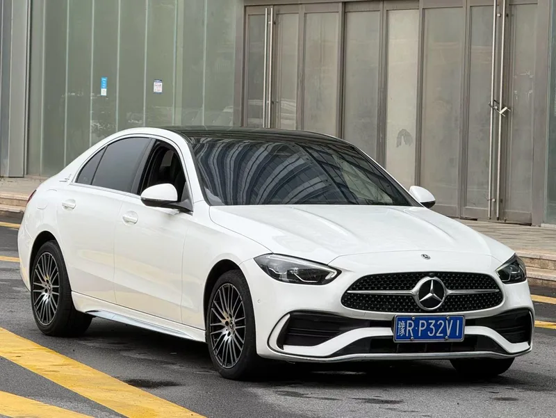 Mercedes-Benz C-Class 2024 C 200 L Versión deportiva exterior foto 3