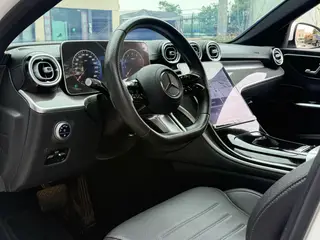 Mercedes-Benz C-Class 2024 C 200 L Versión deportiva exterior foto 4