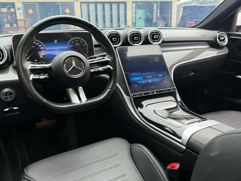 Mercedes-Benz C-Class 2024 C 200 L Versión deportiva exterior foto 5