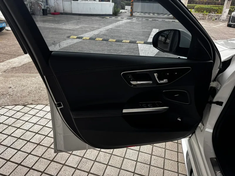 Mercedes-Benz C-Class 2025 C 260 L Sports version interior photo 11