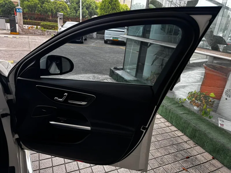 Mercedes-Benz C-Class 2025 C 260 L Sports version interior photo 12