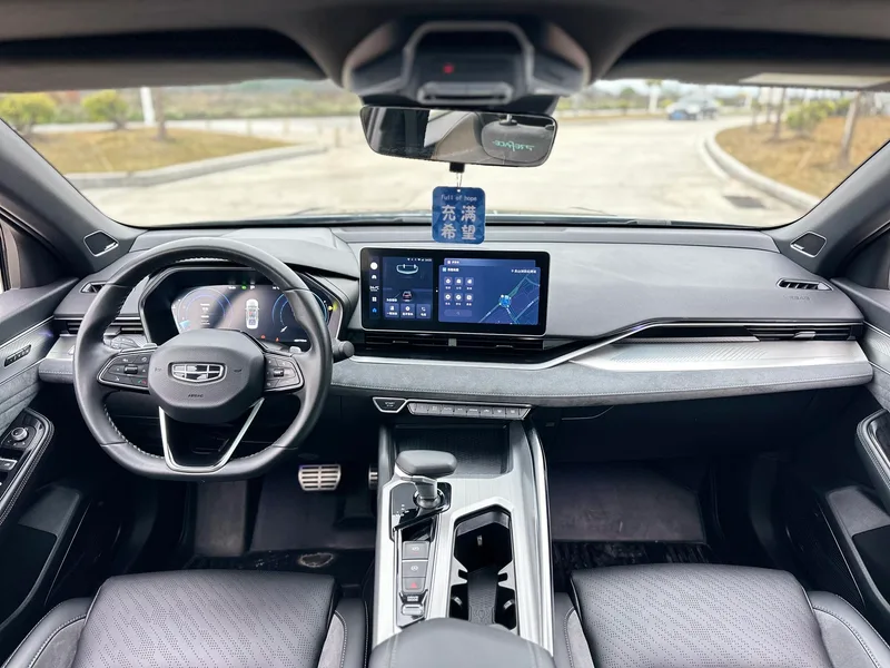 Geely Preface 2023 2.0T Solo esta versión verde interior foto 12