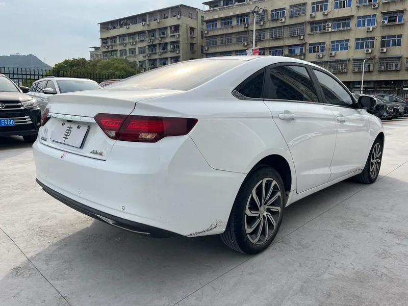 Geely Emgrand GL 2021 UP 1.4T CVT Tipo de collar exterior foto 5 Geely Emgrand GL 2021 UP 1.4T CVT Tipo de collar exterior foto 5