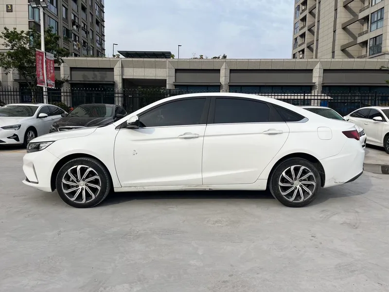Geely Emgrand GL 2021 UP 1.4T CVT Tipo de collar exterior foto 8 Geely Emgrand GL 2021 UP 1.4T CVT Tipo de collar exterior foto 8