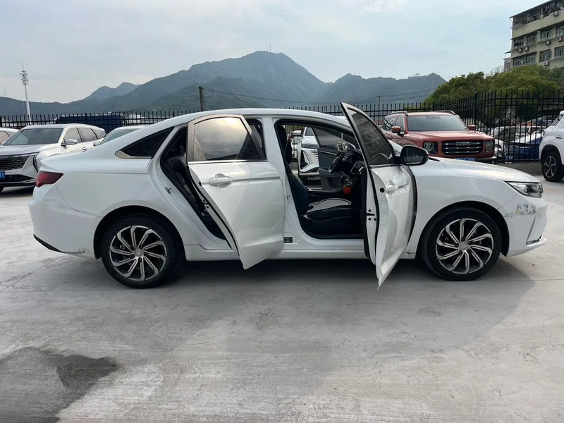 Geely Emgrand GL 2021 UP 1.4T CVT Tipo de collar interior foto 12 Geely Emgrand GL 2021 UP 1.4T CVT Tipo de collar interior foto 12