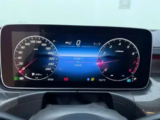 Mercedes-Benz C-Class 2024 C 260 L Versión deportiva interior foto 10