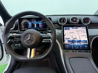 Mercedes-Benz C-Class 2024 C 260 L Versión deportiva interior foto 11