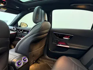 Mercedes-Benz C-Class 2024 C 260 L Versión deportiva interior foto 15