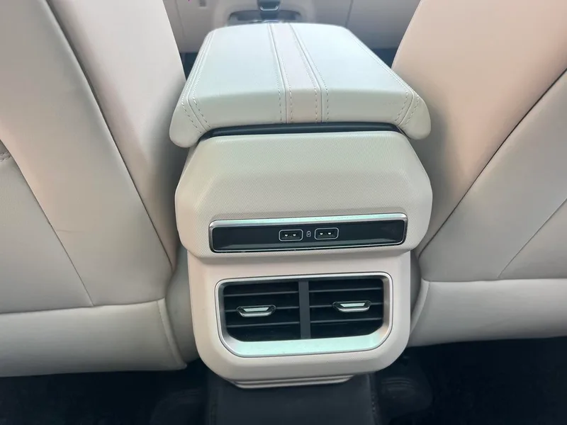 Geely ICON 2023 1.5TD Chocolate alcohol version interior photo 12 Geely ICON 2023 1.5TD Chocolate alcohol version interior photo 12