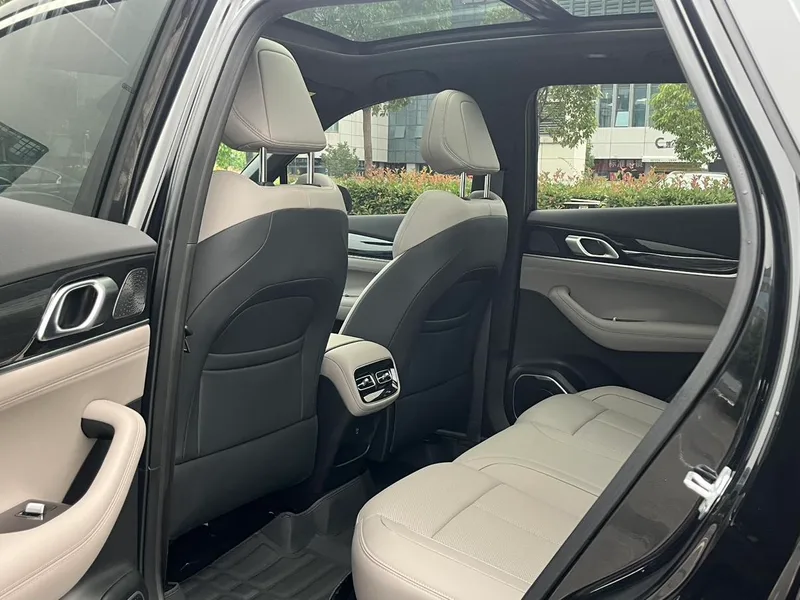 Geely Boyue L 2025 Fourth generation 1.5TD DCT Mountains and rivers exterior photo 5 Geely Boyue L 2025 Fourth generation 1.5TD DCT Mountains and rivers exterior photo 5