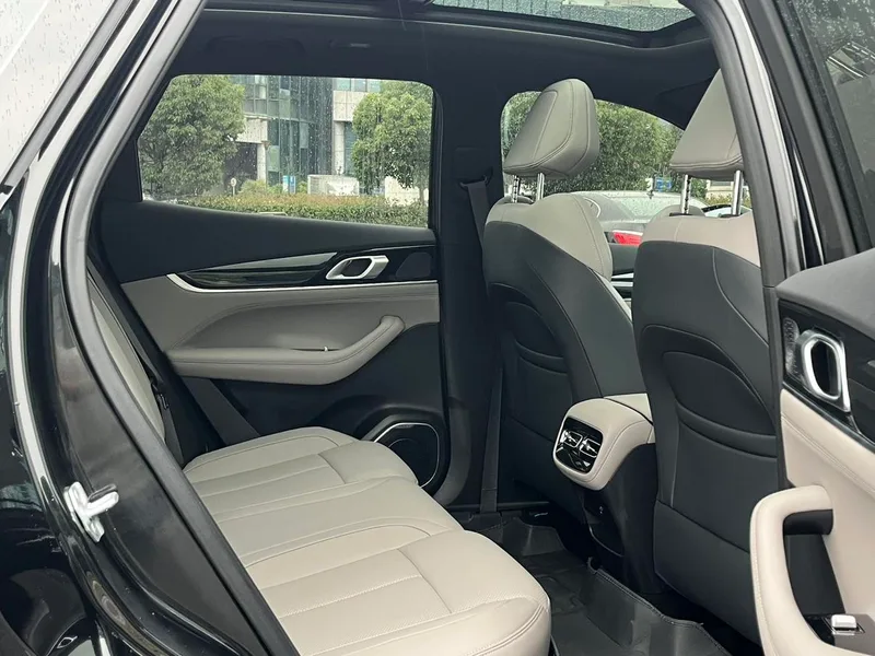 Geely Boyue L 2025 Fourth generation 1.5TD DCT Mountains and rivers interior photo 12 Geely Boyue L 2025 Fourth generation 1.5TD DCT Mountains and rivers interior photo 12