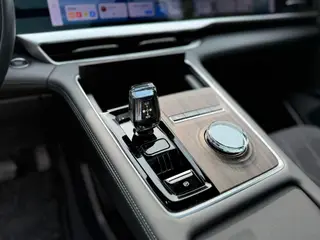 Geely Monjaro 2025 2.0TD Alta potencia automática de tracción en dos ruedas Oriental Yao Lanxing Edition interior foto 12 Geely Monjaro 2025 2.0TD Alta potencia automática de tracción en dos ruedas Oriental Yao Lanxing Edition interior foto 12