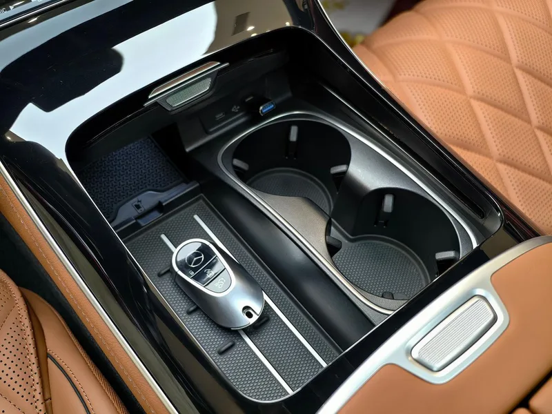 Mercedes-Benz S-Class 2023 S 500 L 4MATIC interior photo 13 Mercedes-Benz S-Class 2023 S 500 L 4MATIC interior photo 13