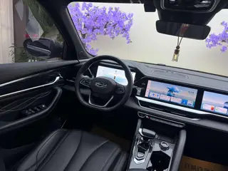 Geely Monjaro 2024 2.0TD DCT EVO Version Longfeng à deux roues motrices intérieur photo 13 Geely Monjaro 2024 2.0TD DCT EVO Version Longfeng à deux roues motrices intérieur photo 13