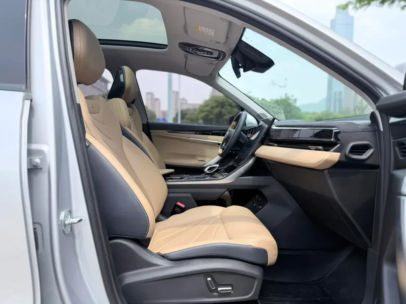 Geely Boyue L 2023 1.5TD DCT Finition premium intérieur photo 10 Geely Boyue L 2023 1.5TD DCT Finition premium intérieur photo 10