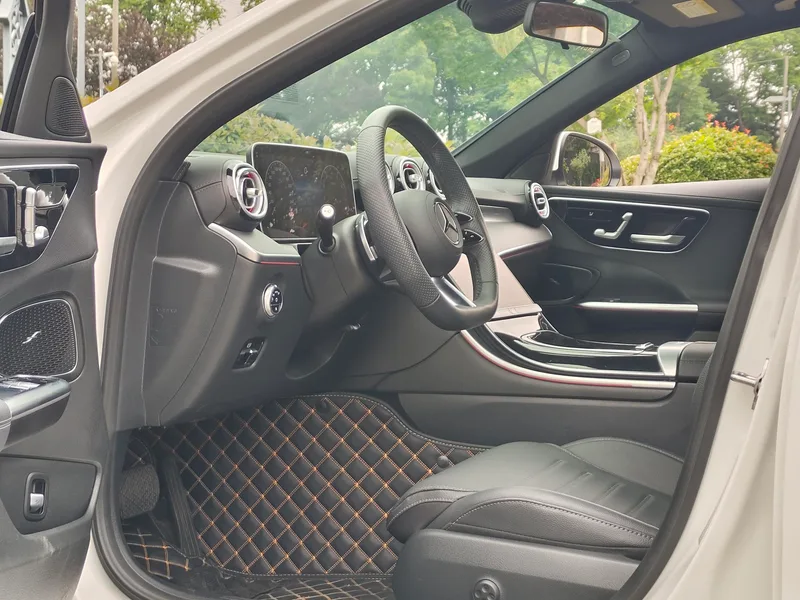Mercedes-Benz C-Class 2023 Second change C 260 L Sports version interior photo 13 Mercedes-Benz C-Class 2023 Second change C 260 L Sports version interior photo 13