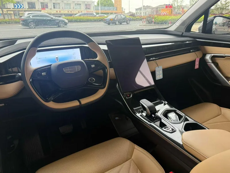 Geely Boyue L 2023 1.5TD DCT Finition premium extérieur photo 5 Geely Boyue L 2023 1.5TD DCT Finition premium extérieur photo 5