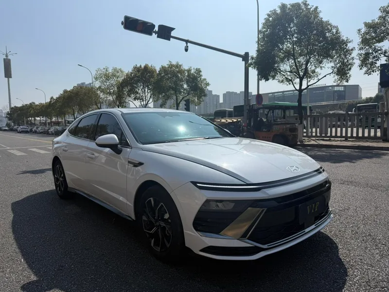 Hyundai Sonata 2024 1.5T Pro extérieur photo 3 Hyundai Sonata 2024 1.5T Pro extérieur photo 3