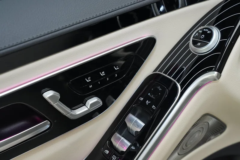 Mercedes-Benz S-Class 2023 S 450 L 4MATIC interior photo 12 Mercedes-Benz S-Class 2023 S 450 L 4MATIC interior photo 12