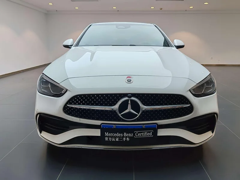 Mercedes-Benz C-Class 2025 Reforma C 260 L Versión deportiva exterior foto 3 Mercedes-Benz C-Class 2025 Reforma C 260 L Versión deportiva exterior foto 3