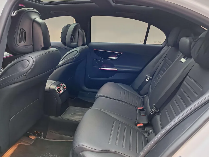 Mercedes-Benz C-Class 2025 Reforma C 260 L Versión deportiva interior foto 12 Mercedes-Benz C-Class 2025 Reforma C 260 L Versión deportiva interior foto 12