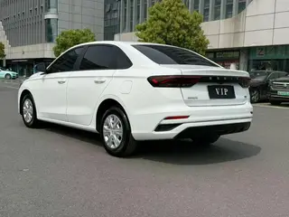 Geely Emgrand 2025 4.ª generación 1.5L Versión Longteng manual exterior foto 4 Geely Emgrand 2025 4.ª generación 1.5L Versión Longteng manual exterior foto 4