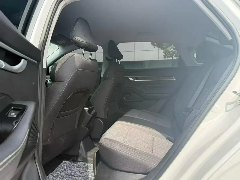 Geely Emgrand 2025 4.ª generación 1.5L Versión Longteng manual interior foto 9 Geely Emgrand 2025 4.ª generación 1.5L Versión Longteng manual interior foto 9