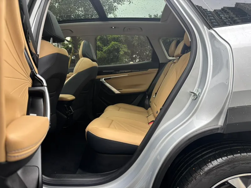 Geely Boyue L 2023 1.5TD DCT Finition premium extérieur photo 5 Geely Boyue L 2023 1.5TD DCT Finition premium extérieur photo 5
