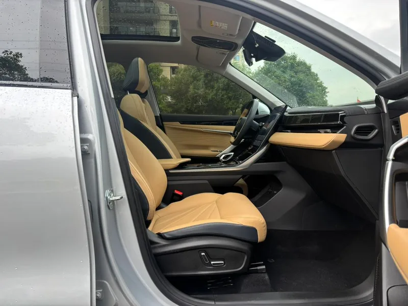 Geely Boyue L 2023 1.5TD DCT Finition premium intérieur photo 10 Geely Boyue L 2023 1.5TD DCT Finition premium intérieur photo 10