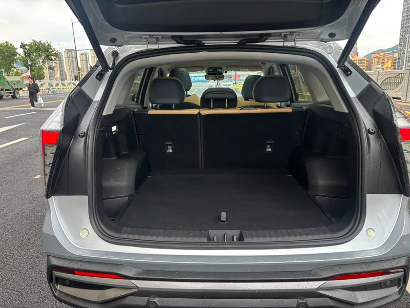 Geely Boyue L 2023 1.5TD DCT Finition premium intérieur photo 13 Geely Boyue L 2023 1.5TD DCT Finition premium intérieur photo 13