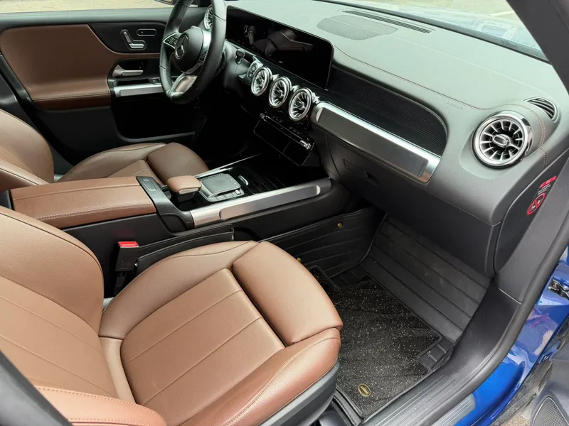 Mercedes-Benz GLB 2024 GLB 220 4MATIC interior photo 11