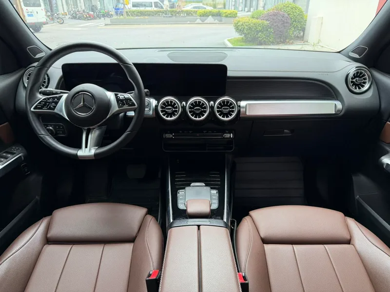Mercedes-Benz GLB 2024 GLB 220 4MATIC interior photo 12