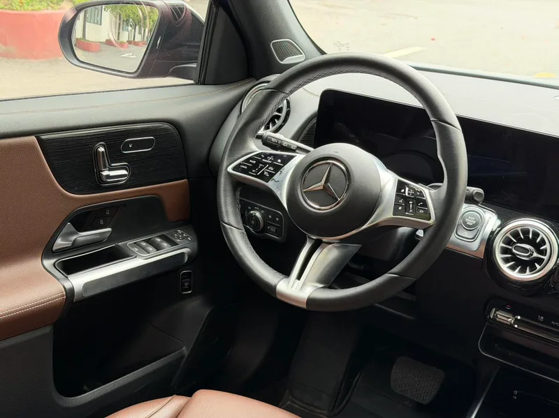 Mercedes-Benz GLB 2024 GLB 220 4MATIC interior photo 13