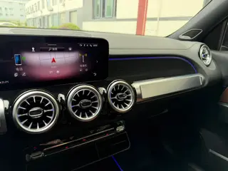 Mercedes-Benz GLB 2024 GLB 220 4MATIC interior photo 14