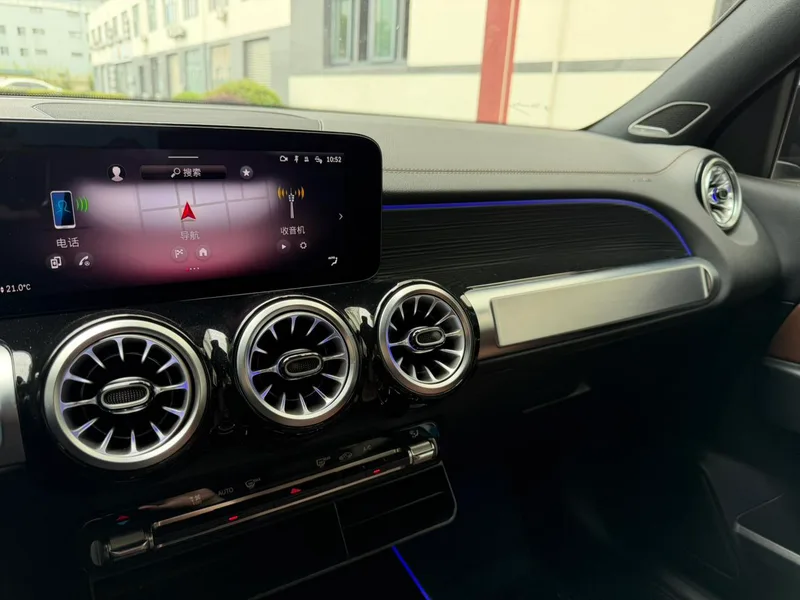 Mercedes-Benz GLB 2024 GLB 220 4MATIC interior photo 14