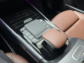 Mercedes-Benz GLB 2024 GLB 220 4MATIC interior photo 16