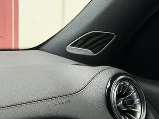 Mercedes-Benz GLB 2024 GLB 220 4MATIC interior photo 17