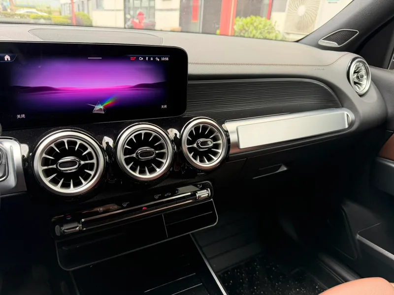 Mercedes-Benz GLB 2024 GLB 220 4MATIC interior photo 19