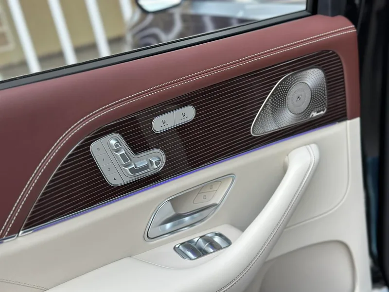 Mercedes-Benz Maybach GLS 2021 GLS 480 4MATIC interior photo 17 Mercedes-Benz Maybach GLS 2021 GLS 480 4MATIC interior photo 17