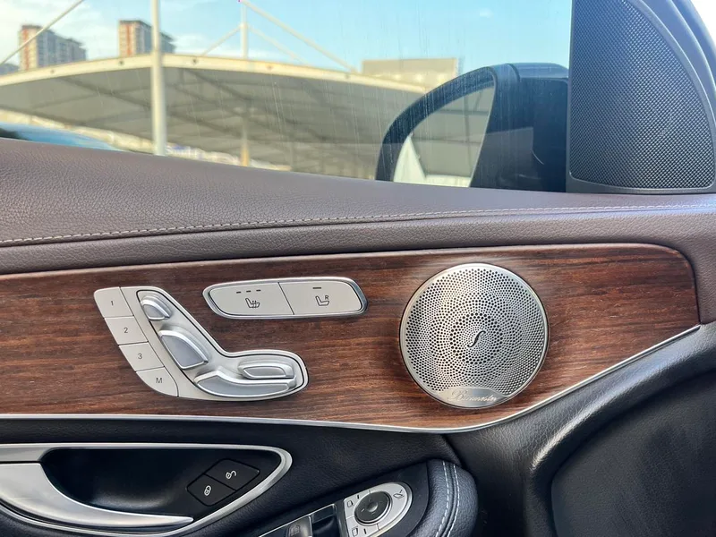 Mercedes-Benz GLC 2021 GLC 300 L 4MATIC Dinámico interior foto 12 Mercedes-Benz GLC 2021 GLC 300 L 4MATIC Dinámico interior foto 12