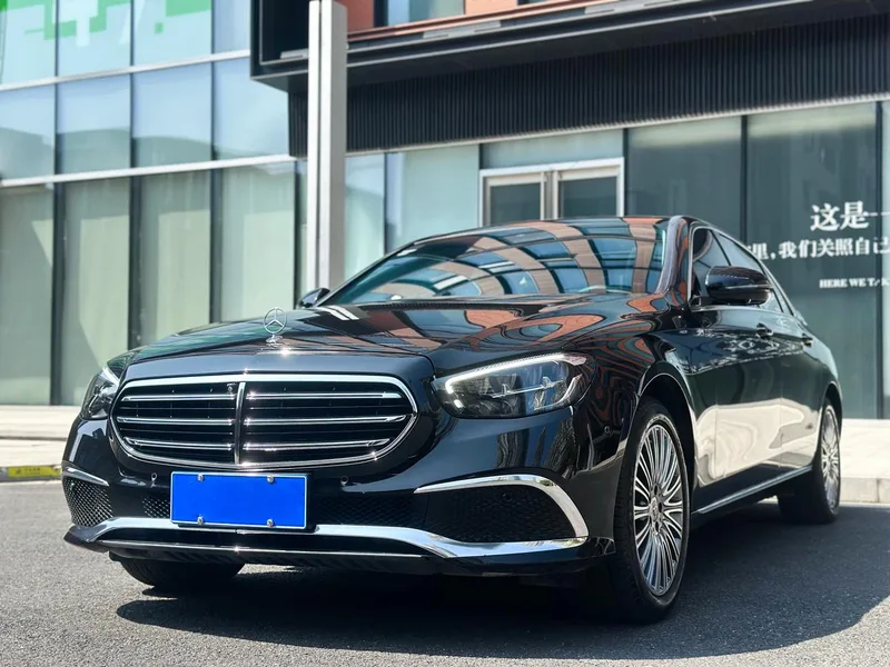 Mercedes-Benz E-Class 2022 E 300 L De lujo Coche exterior foto 1 Mercedes-Benz E-Class 2022 E 300 L De lujo Coche exterior foto 1