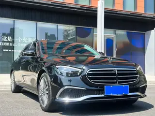 Mercedes-Benz E-Class 2022 E 300 L De lujo Coche exterior foto 3 Mercedes-Benz E-Class 2022 E 300 L De lujo Coche exterior foto 3