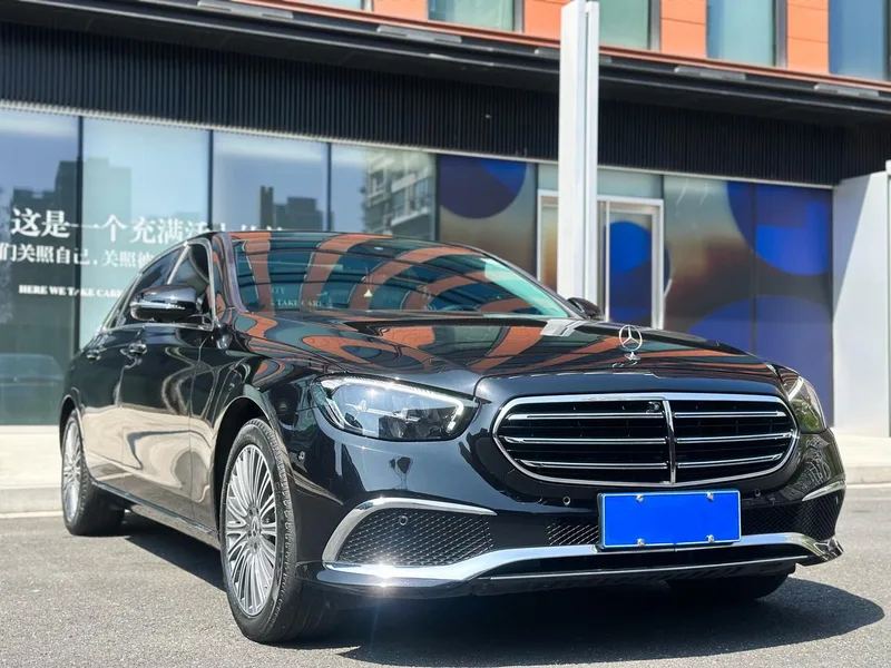 Mercedes-Benz E-Class 2022 E 300 L De lujo Coche exterior foto 3 Mercedes-Benz E-Class 2022 E 300 L De lujo Coche exterior foto 3