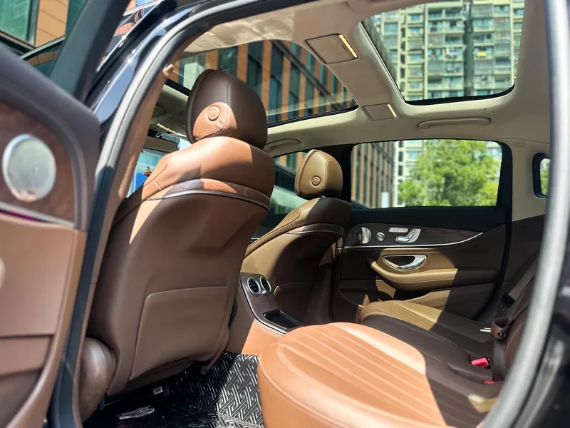 Mercedes-Benz E-Class 2022 E 300 L De lujo Coche interior foto 10 Mercedes-Benz E-Class 2022 E 300 L De lujo Coche interior foto 10