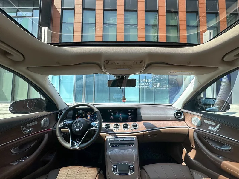Mercedes-Benz E-Class 2022 E 300 L De lujo Coche interior foto 11 Mercedes-Benz E-Class 2022 E 300 L De lujo Coche interior foto 11