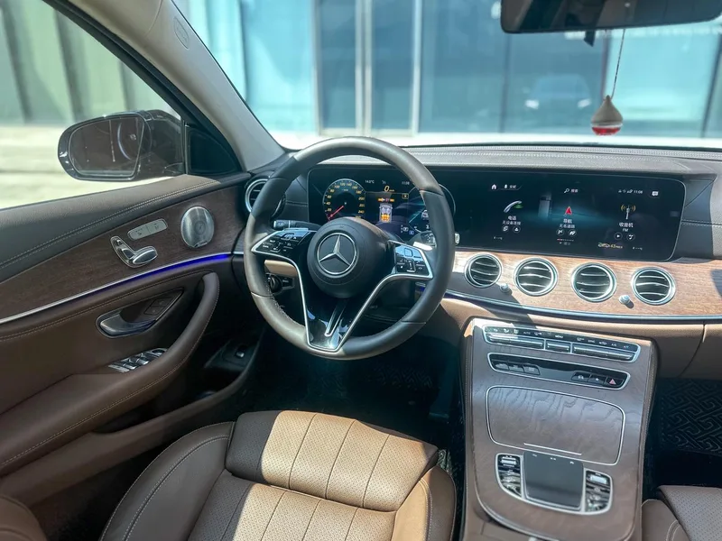 Mercedes-Benz E-Class 2022 E 300 L De lujo Coche interior foto 12 Mercedes-Benz E-Class 2022 E 300 L De lujo Coche interior foto 12