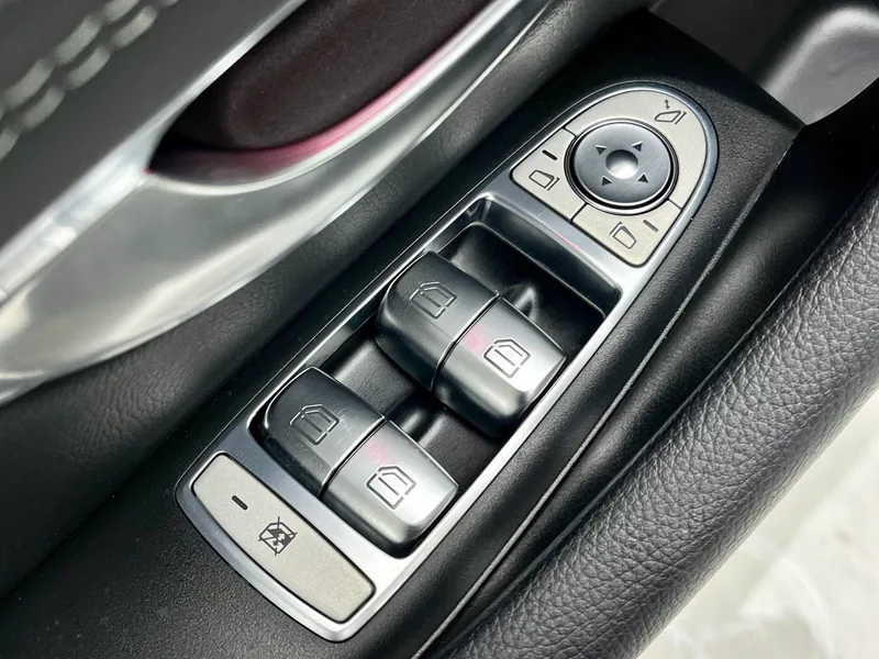 Mercedes-Benz E-Class 2021 Reforma E 260 L Coche deportivo interior foto 17 Mercedes-Benz E-Class 2021 Reforma E 260 L Coche deportivo interior foto 17