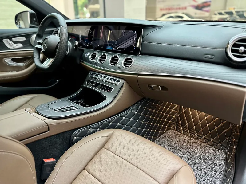 Mercedes-Benz E-Class 2022 Restyling E 300 L Luxury type sports car interior photo 8